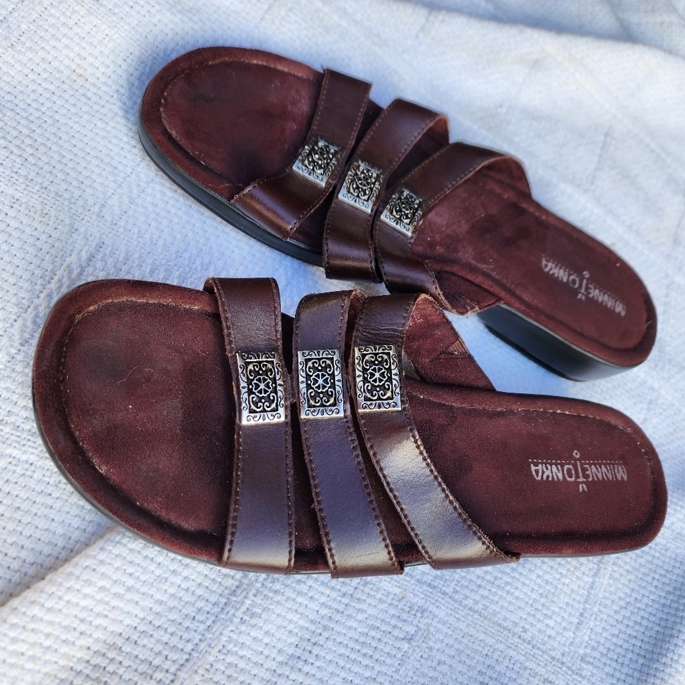 Minnetonka Brown strappy slides‎ 10 - Picture 8 of 10